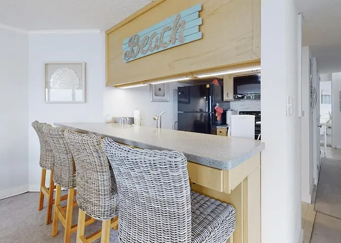 Newly Updated Oceanfront Veranda With Private Deck Wifi Ac & Shared Pool Holiday home