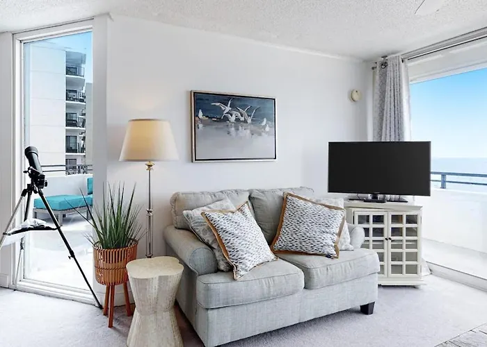 Newly Updated Oceanfront Veranda With Private Deck Wifi Ac & Shared Pool Holiday home