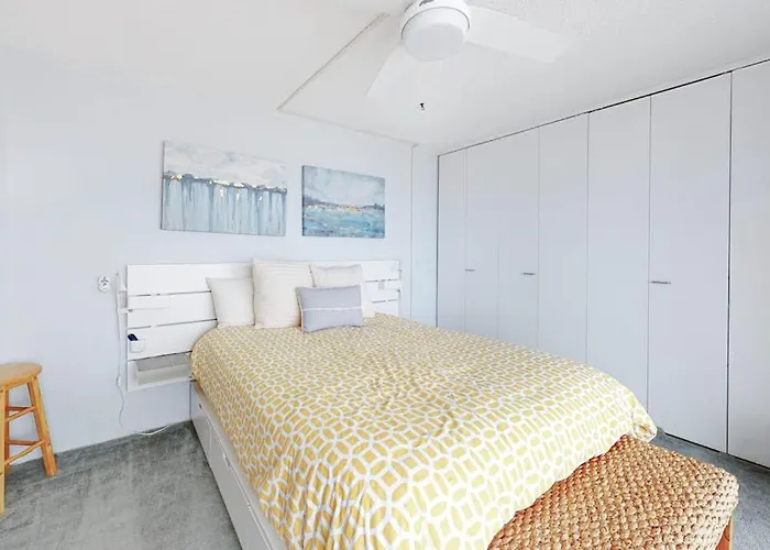 Holiday home Newly Updated Oceanfront Veranda With Private Deck Wifi Ac & Shared Pool *